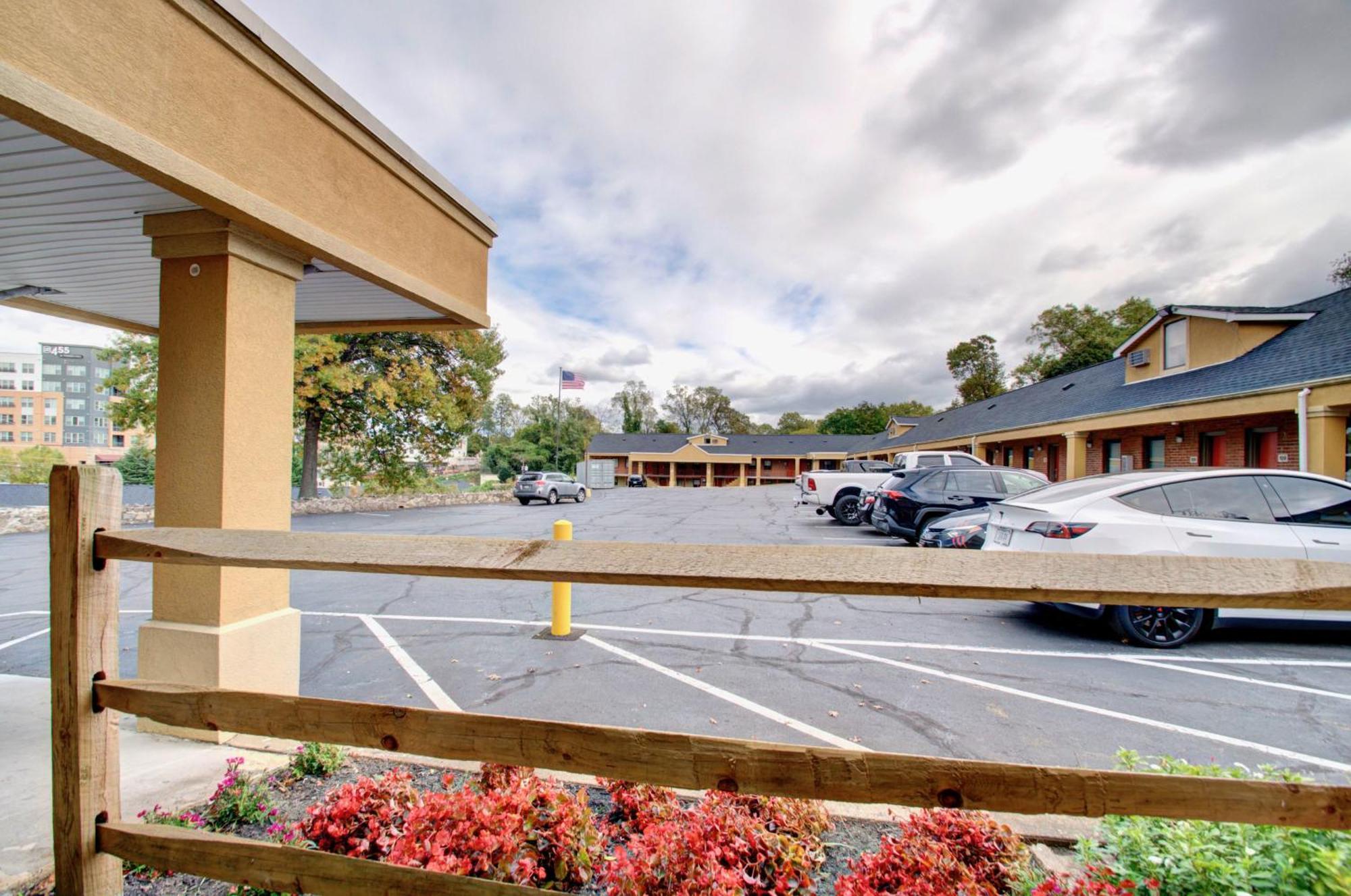 Budget Inn Falls Church Dış mekan fotoğraf